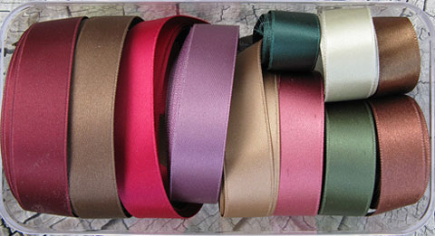 Ribbons for sampler edges